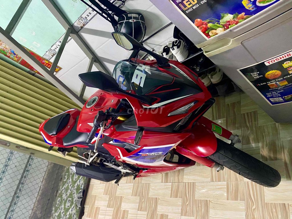 Honda CBR 150R màu Đỏ zin chính chủ. Mua bán Xe máy tại Thị xã Bến Cát Bình Dương được đăng bởi hoang hình 1