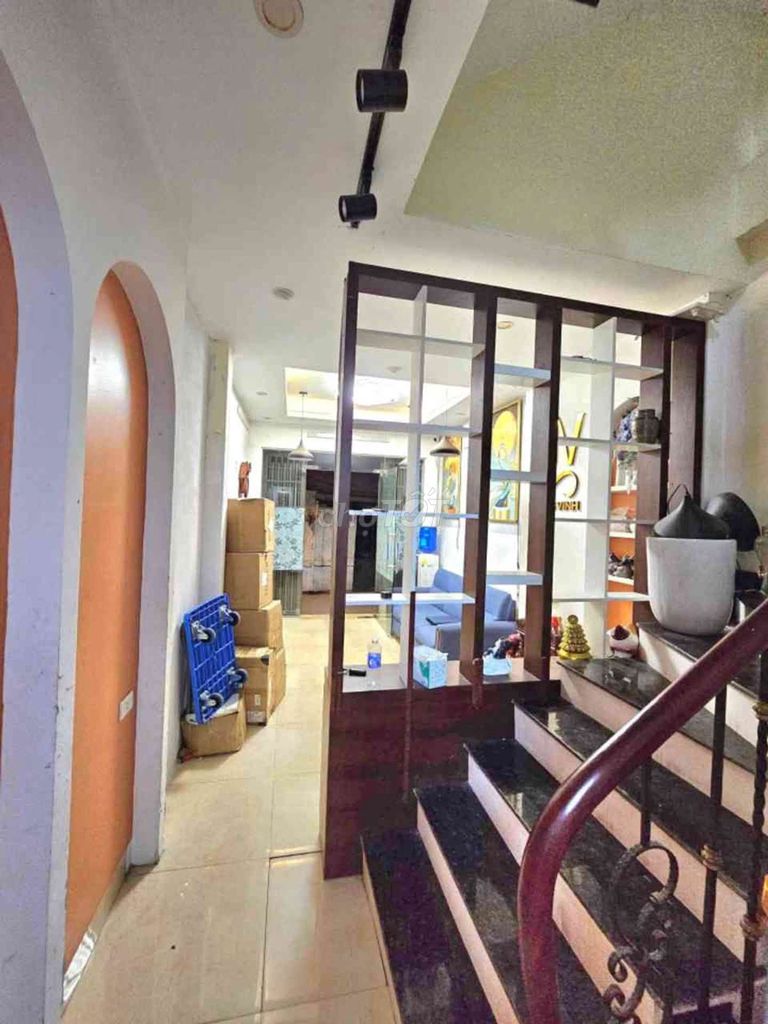 Bán nhà Ngô Gia Tự, Việt Hưng, nở hậu, ô tô tránh