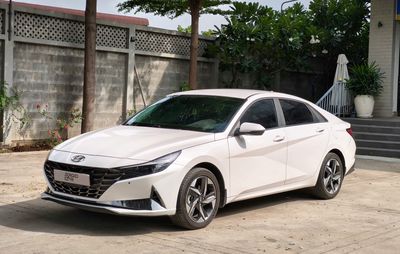 Hyundai Elantra 2.0 cao cấp 2024 Trắng 20617 km