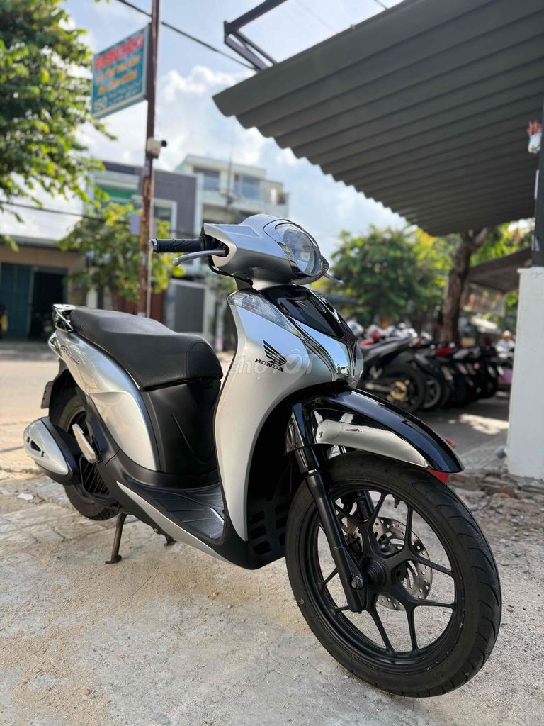 Honda SH Mode 2014 màu bạc Pos Góp trả trước 6tr5. Mua bán Xe máy tại Quận Liên Chiểu Đà Nẵng được đăng bởi Hòa Xe Máy Cũ hình 3
