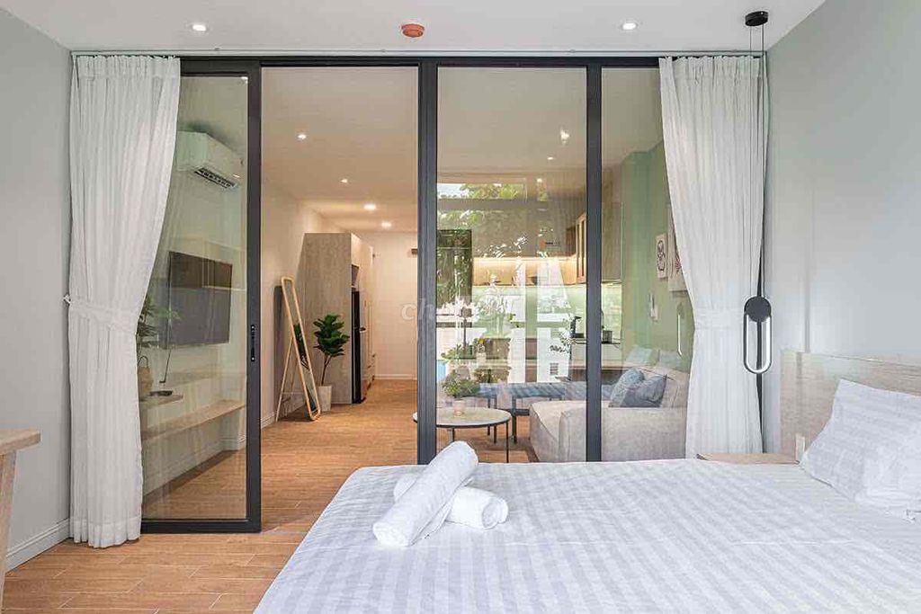 Аренда полностью меблированной квартиры с балконом рядом с Сайгонским мостом, метро, Landmark81