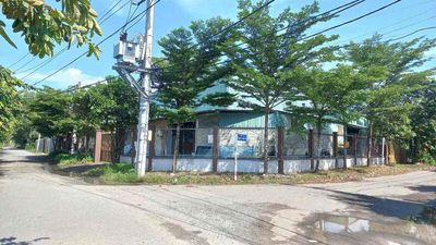 Bán xưởng 1000m2 tc 700m. Mua bán văn phòng, mặt bằng kinh doanh tại Huyện Hóc Môn Tp Hồ Chí Minh được đăng bởi Nhà Đất Nhị Bình 