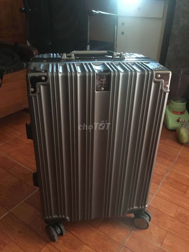 Vali kéo nhựa cứng Xám. Mua bán Túi xách tại Huyện Gia Lâm Hà Nội được đăng bởi Shopee Player hình 1