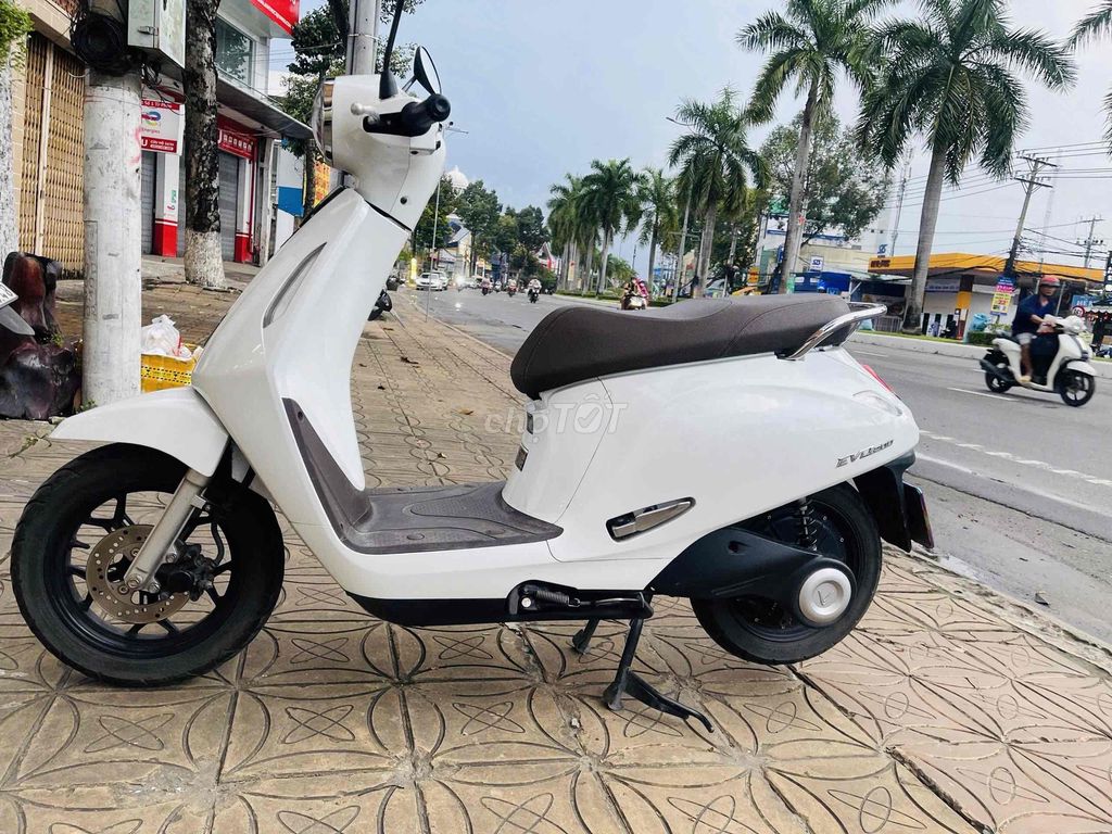 EVO200 SIÊU ĐẸP KO VẾT XƯỚC. Mua bán Xe điện tại Quận Ninh Kiều Cần Thơ được đăng bởi KEN EBIKE CẦN THƠ hình 3
