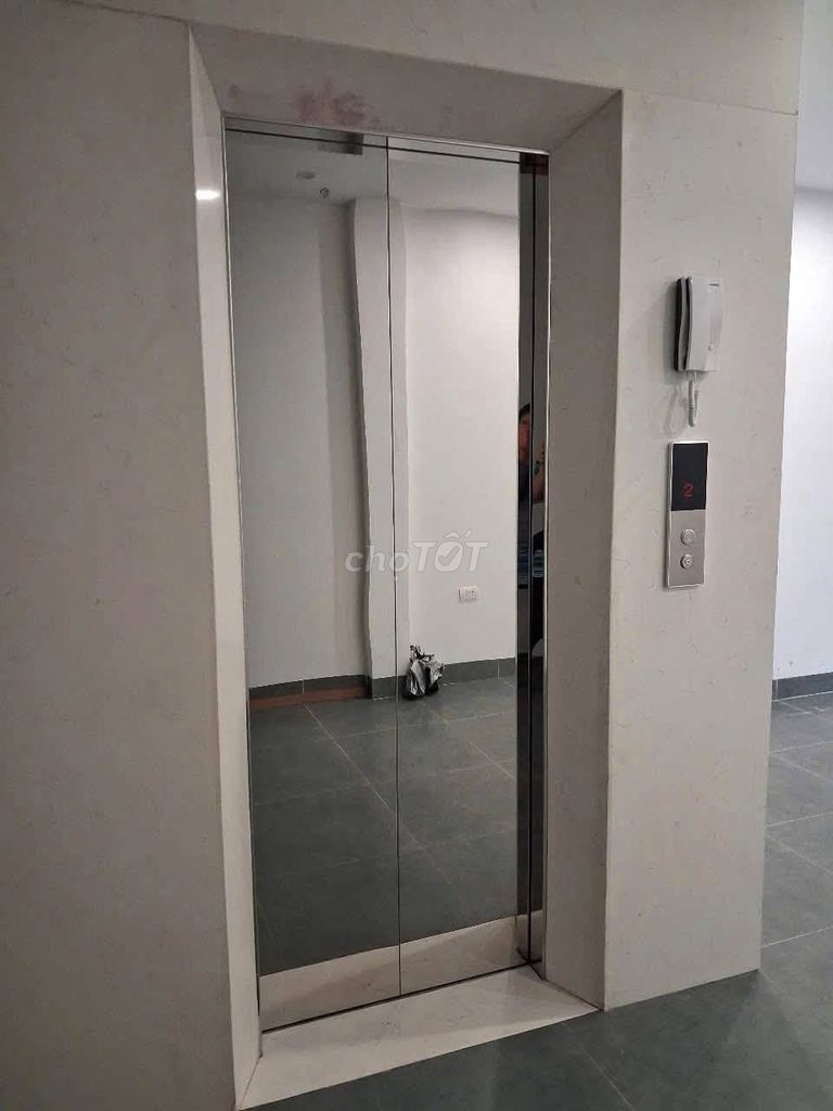 Cho thuê nhà ngõ 89 Lạc Long Quân, Cầu Giấy, có thang máy