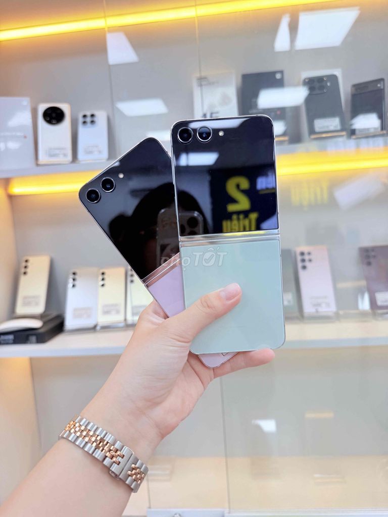SAMSUNG Z FLIP 5-BẢN 8/256G-BẢN VN-MÀU Đẹp. Mua bán Điện thoại tại Thành phố Biên Hòa Đồng Nai được đăng bởi Mobile Di Động Biên Hoà hình 1