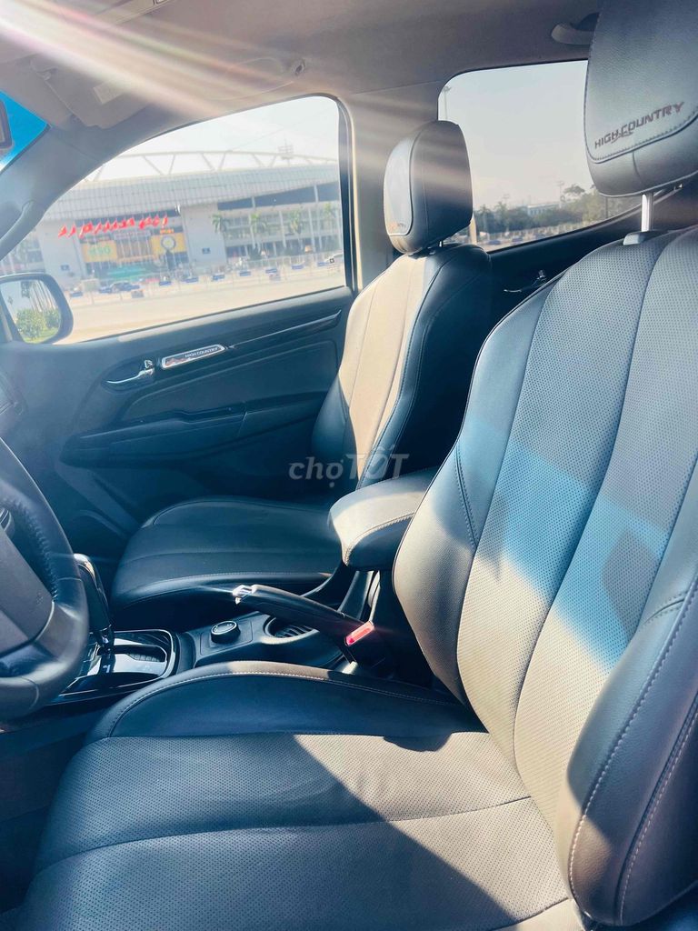 2 cầu stđ  Colorado 2017 High Country 2.8L 4x4 AT. Mua bán Ô tô tại Huyện Đan Phượng Hà Nội được đăng bởi Huy Trungg hình 8