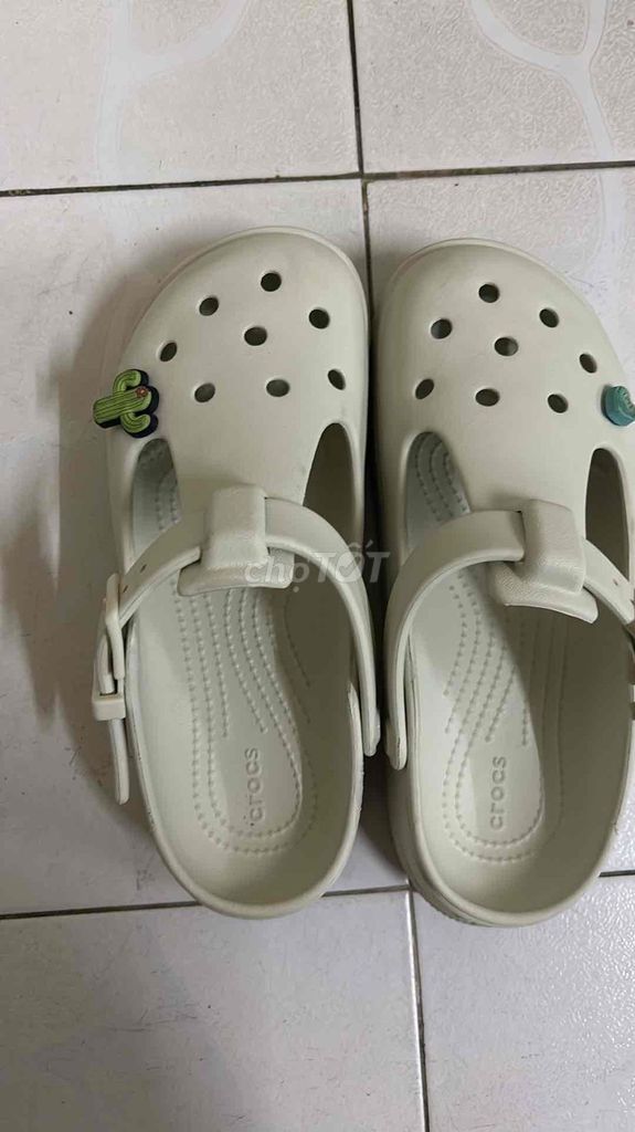 Dép Crocs Nữ Trắng Kem Size W6, size 37 mang vừa. Mua bán Giày dép tại Quận Phú Nhuận Tp Hồ Chí Minh được đăng bởi winnie hình 1