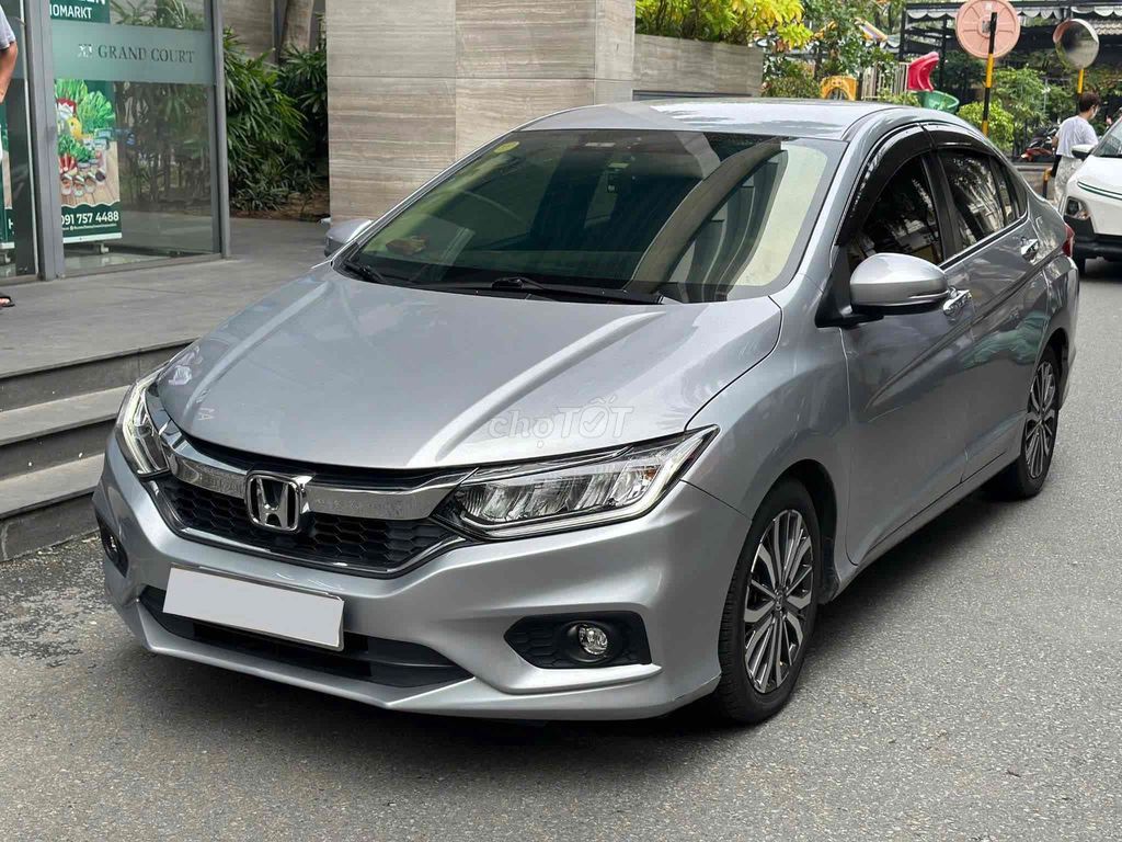 Honda City TOP 2018 55 тыс. км, серебристый