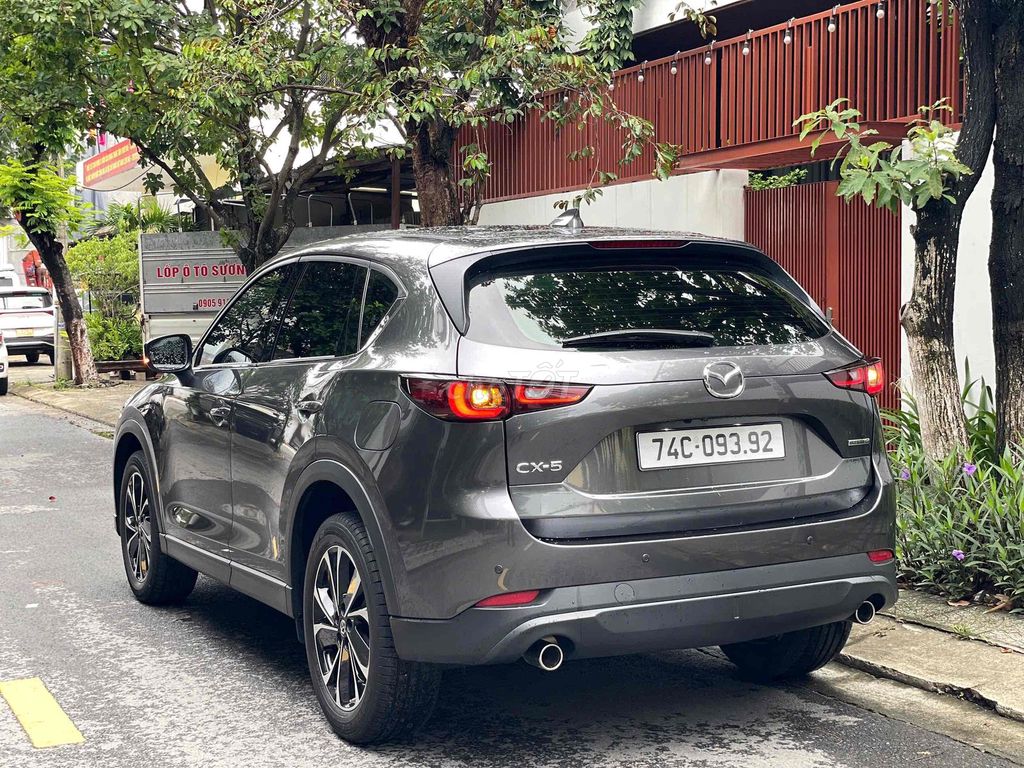 Mazda CX5 2025 серая 5 мест 30 тыс. км