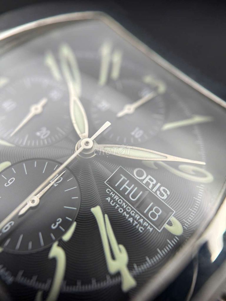 Đồng hồ Oris tank chronograph sang trọng tinh tế