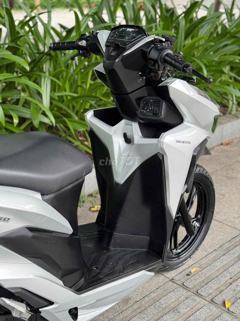 Honda Vario 150 2020, цвет Porsche Silver, пробег 20 000 км, хоз.