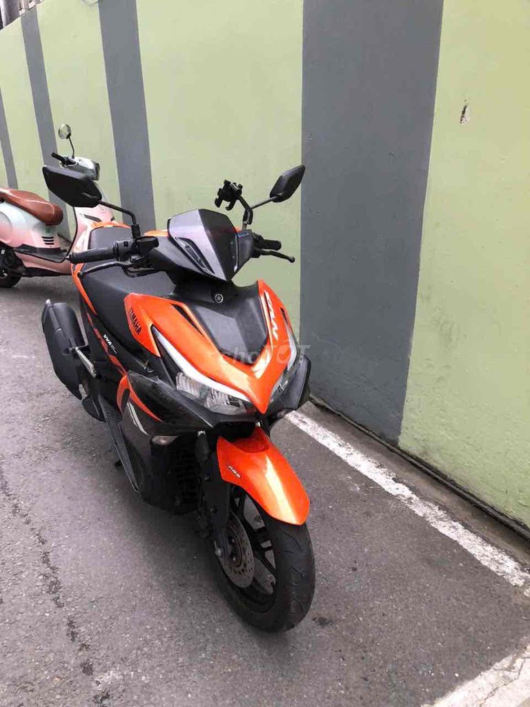 Yamaha NVX 155 V2, черный, оранжевый, 14500 км