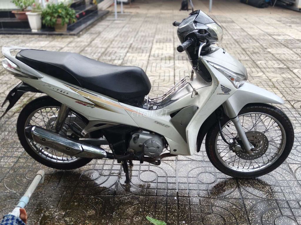 Honda Future mập 2012 Trắng xám đen. Mua bán Xe máy tại Huyện Phú Giáo Bình Dương được đăng bởi Chuyên Gà Hồ Tiến Vua hình 2