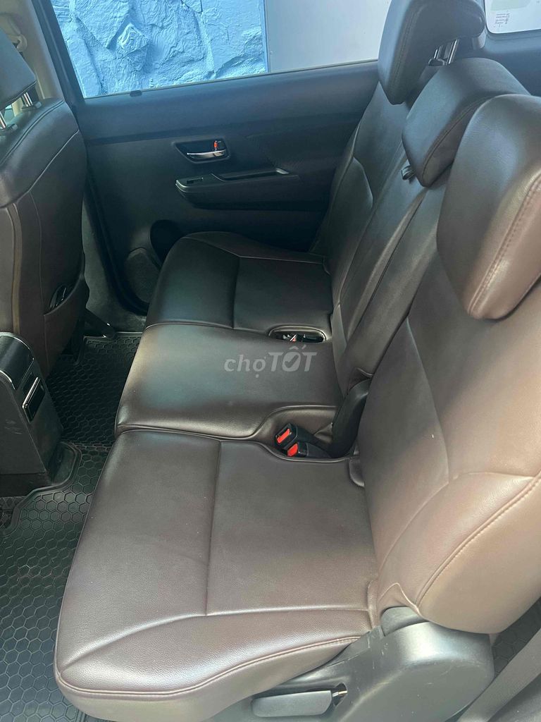Suzuki Ertiga 7 chỗ màu Nâu
