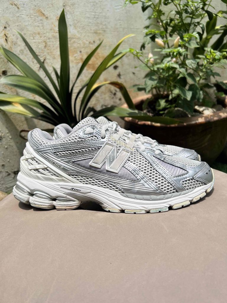 Giày thể thao New Balance M1906RCB Bạc. Mua bán Giày dép tại Thành phố Đà Lạt Lâm Đồng được đăng bởi Oma Store Real Sneakers hình 1