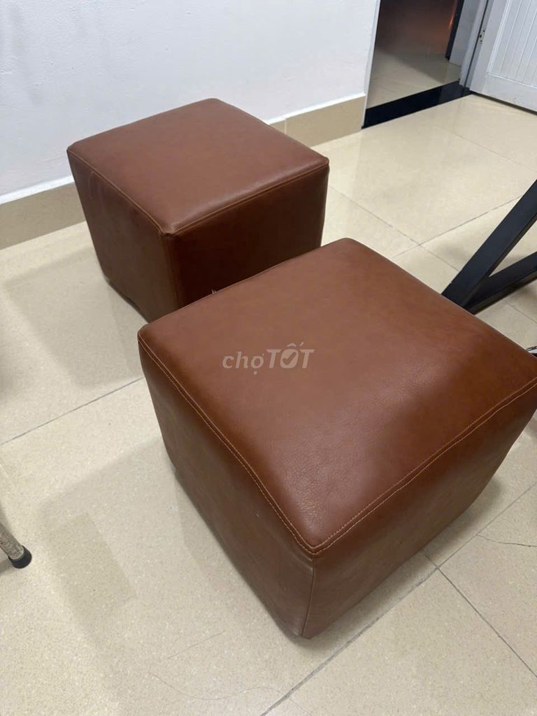 2 Ghế đôn sofa Da Nâu . Mua bán Bàn ghế tại Huyện Hóc Môn Tp Hồ Chí Minh được đăng bởi Bán lẹ còn về hình 1