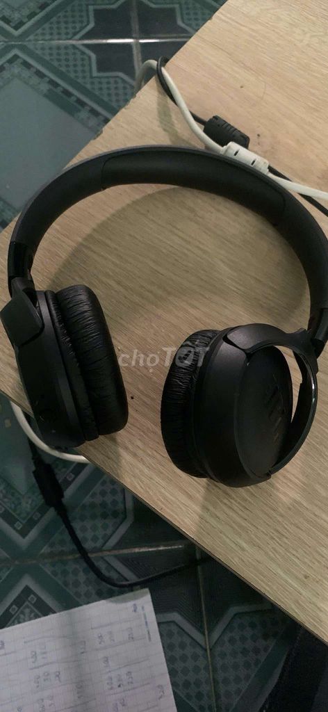 Bán tai nghe JBL new ko trầy xước