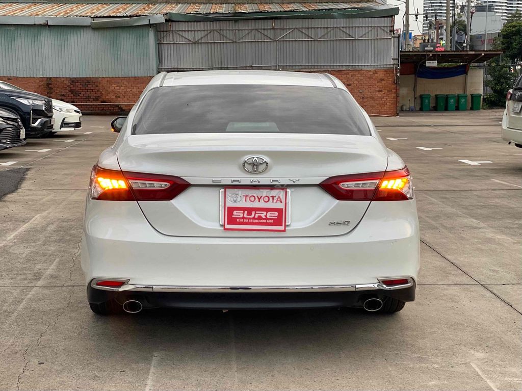 Toyota Camry 2021 2.5Q - 63000 km VAT 100%. Mua bán Ô tô tại Quận Bình Thạnh Tp Hồ Chí Minh được đăng bởi Toyota Sure hình 5