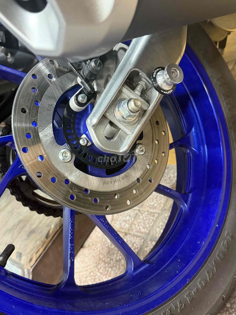 Yamaha R15 M Silver скользит как новые владельцы