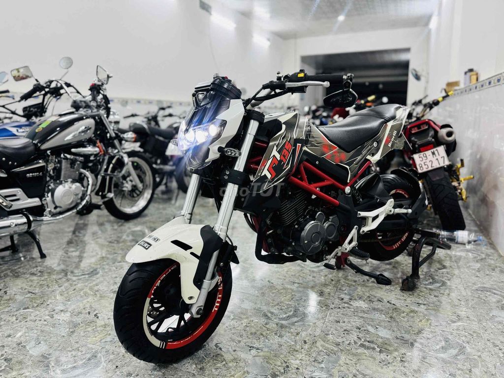 Benelli TNT125 Trắng Đỏ Đen. Mua bán Xe máy tại Thành phố Thủ Đức Tp Hồ Chí Minh được đăng bởi vanbinh hình 6