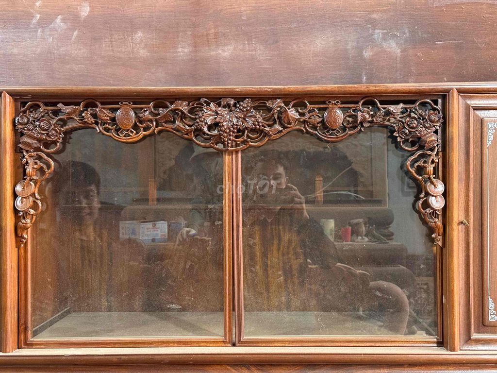 Tủ trưng bày gỗ nâu cổ điển. Mua bán Tủ, kệ gia đình tại Huyện Thạch Thất Hà Nội được đăng bởi Phí Mạnh Hoàng hình 1