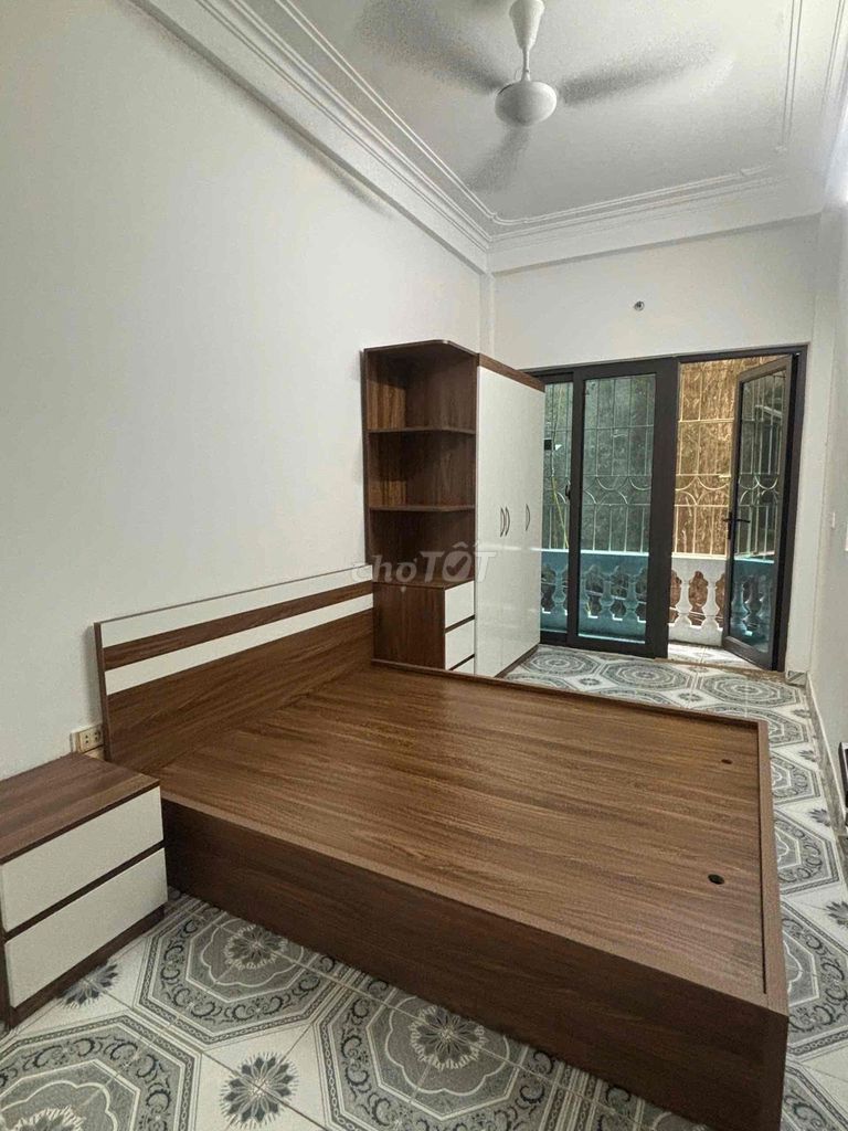Новый 4-этажный дом, сфотографированный, полностью меблированный, депутатский центр Тон Дык Тханга