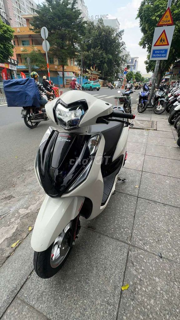 Honda Lead 4val 2026 белый новый 99%