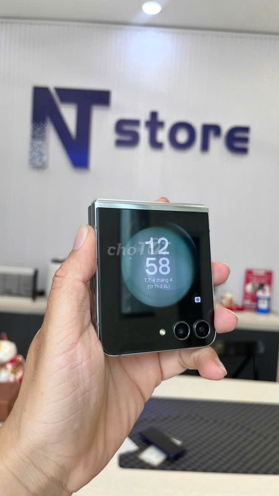 Samsung Galaxy ZFlip 5 (8|256GB) VN Thanh Lí. Mua bán Điện thoại tại Quận Gò Vấp Tp Hồ Chí Minh được đăng bởi NT Store hình 1