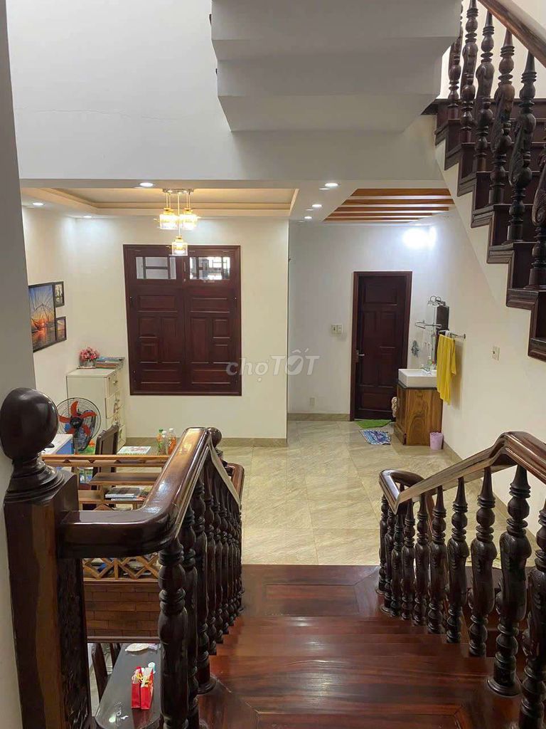 Nhà 3 tầng đẹp full nội thất đường Hoàng Thúc Trâm, Hoà Cường. Mua bán nhà ở tại Quận Hải Châu Đà Nẵng được đăng bởi Hoàng Lĩnh hình 1