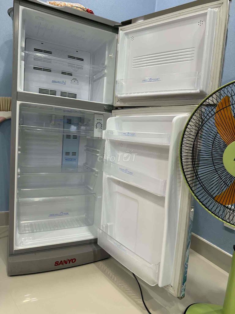 Tủ lạnh Sanyo 200 lít 95% mới. Mua bán Tủ lạnh tại Thành phố Vũng Tàu Bà Rịa - Vũng Tàu được đăng bởi Nguyễn Ngọc Bích hình 1