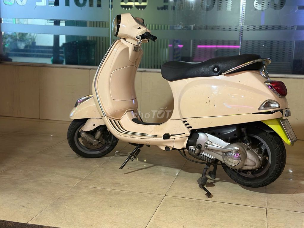Bán xe Vespa còn ngon. Mua bán Xe máy tại Huyện Bình Chánh Tp Hồ Chí Minh được đăng bởi huynh phi ho hình 2