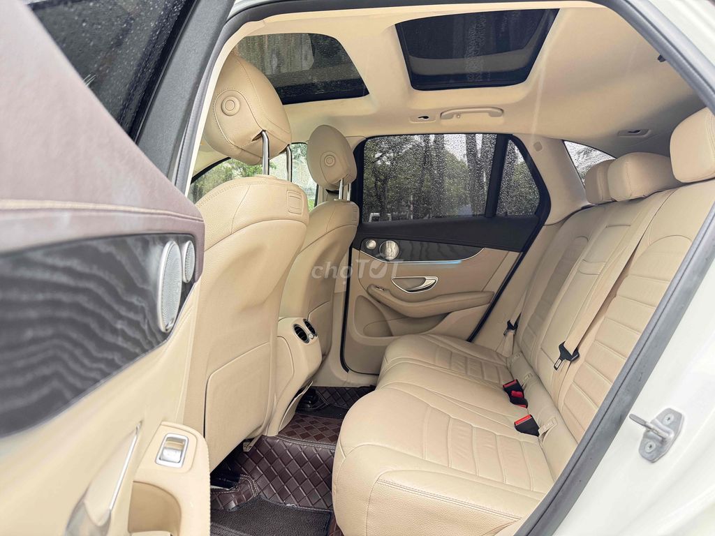 GLC300 4Matic Trắng Kem 8v7 Km (Bao Check). Mua bán Ô tô tại Quận Bình Tân Tp Hồ Chí Minh được đăng bởi Huỳnh Thiên Bảo hình 17