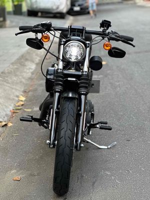 Harley Iron 883