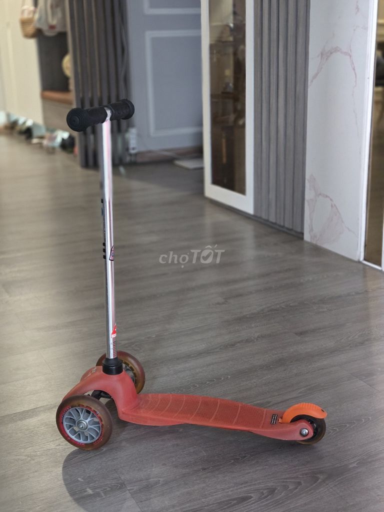 Xe scooter MicroTrike Thụy Sĩ đỏ. Mua bán Mẹ và bé tại Quận Bình Thạnh Tp Hồ Chí Minh được đăng bởi Nguyen Binh hình 1