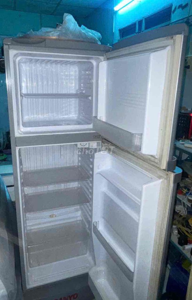 Tủ lạnh Sanyo 144L Bạc nhỏ gọn. Mua bán Tủ lạnh tại Thành phố Vĩnh Long Vĩnh Long được đăng bởi Điện điện lạnh TOÀN NGUYỄN hình 1