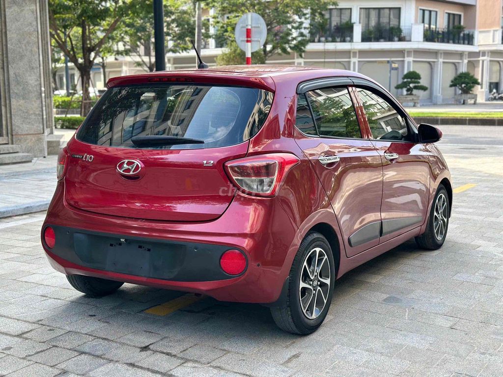 Хюндай I10 1.2AT 2018 красный хэтчбек