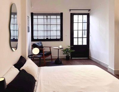 CHO THUÊ CĂN HỘ DVU FULL NT BAN CÔNG NGAY SÂN VÂN ĐỘNG HOA LƯ QUẬN 1