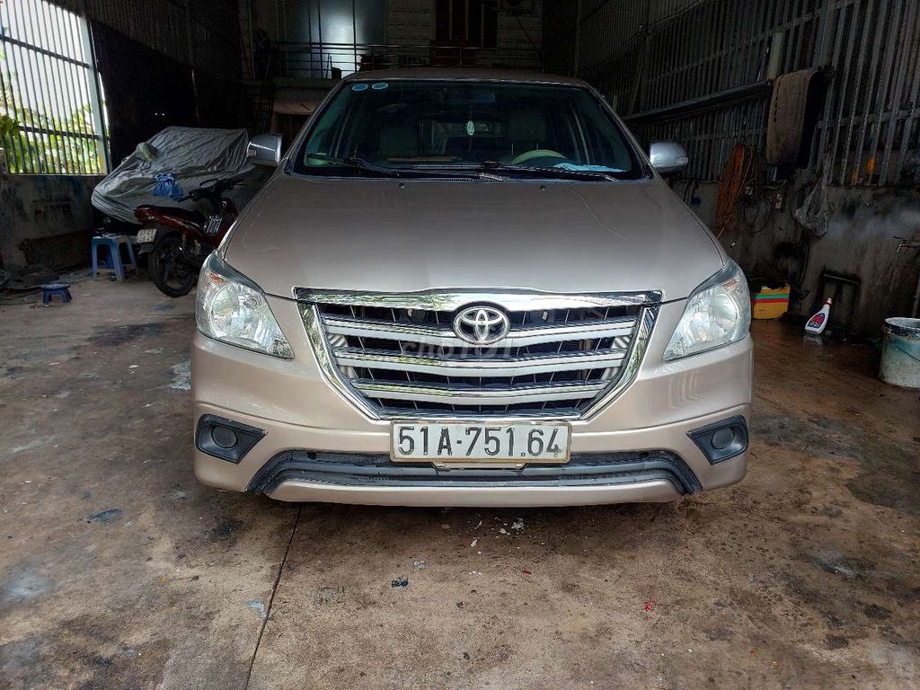 Toyota Innova E 2014