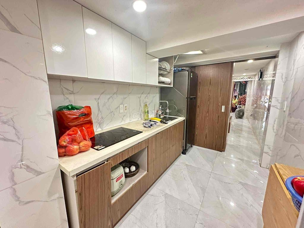 BÁN NHÀ PHỐ NGUYỄN CHÍNH. RỘNG 40M2. GẦN PHỐ. SỔ ĐỎ CHÍNH CHỦ.