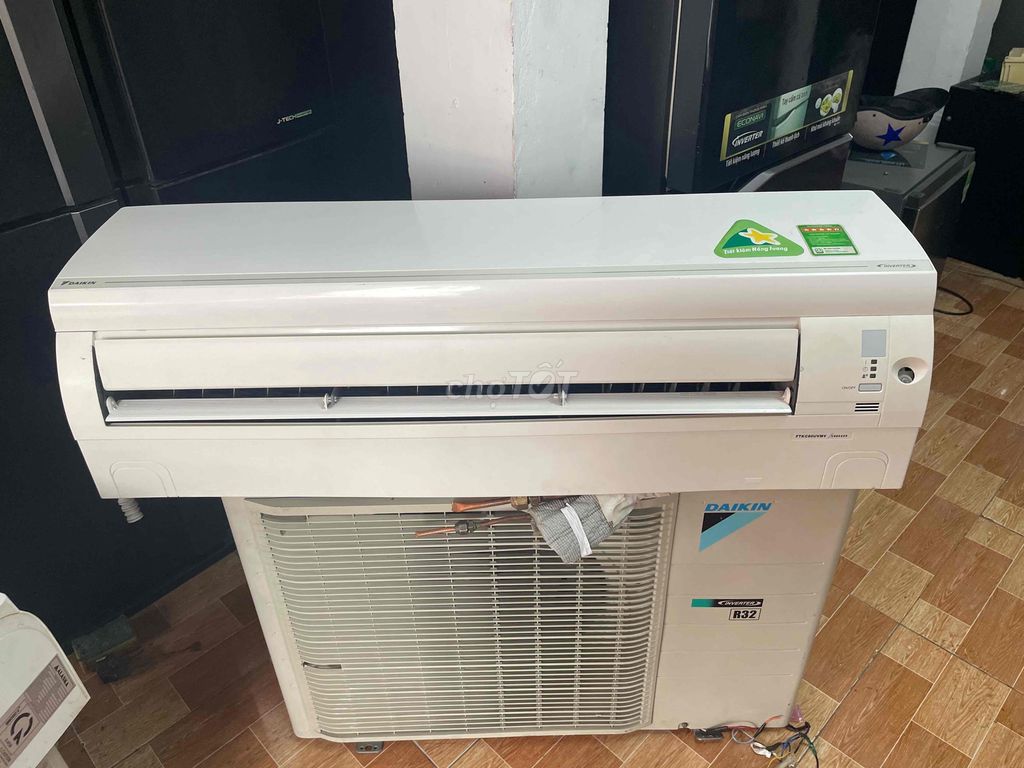 Máy lạnh Daikin 2.5Hp inverter còn rất đẹp và mới