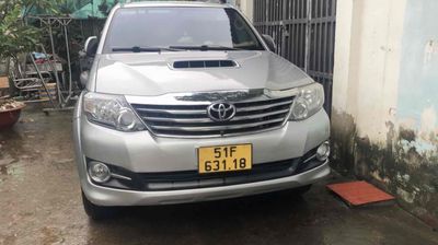 Toyota Fortuner 7 chỗ màu Bạc