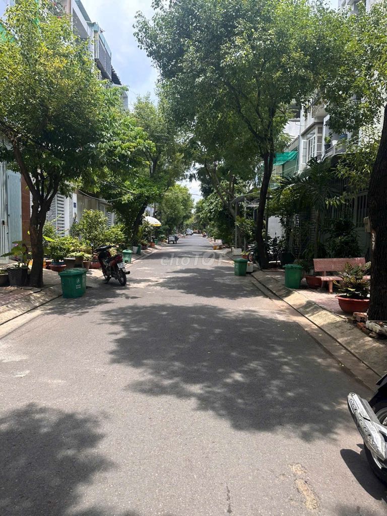 Cho thuê nhà mới hẻm xe tải ngay Hàng Xanh,Bach đằng,4PN 5WC, giá 25TR