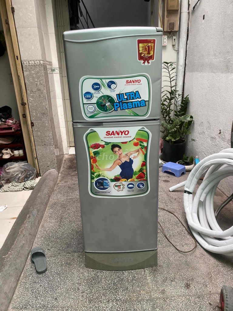 tủ lạnh sanyo 140l máy zin bao tốt bảo hành 6 th