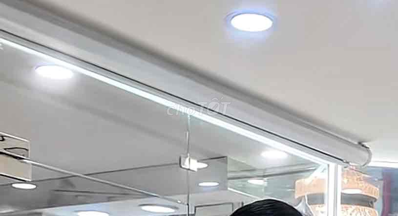 Màn chiếu tự động. Mua bán Đồ dùng văn phòng tại Quận 10 Tp Hồ Chí Minh được đăng bởi Kim Chloe hình 1