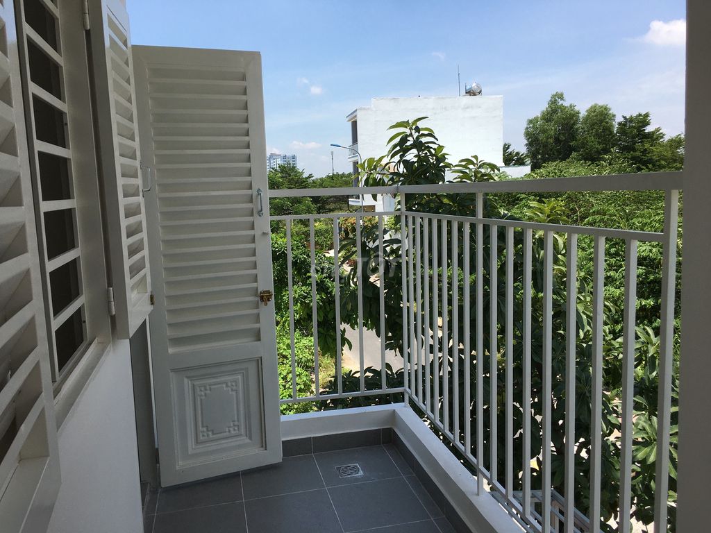 Cho thuê phòng đầy đủ tiện nghi, có ban công (đúng như hình)