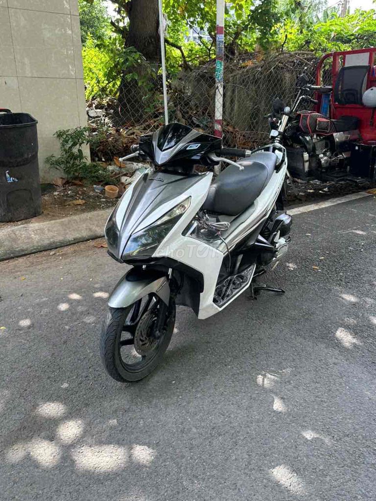 Honda Air Blade 2014 бело-серебристый Хошимин