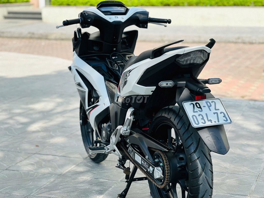 Белая черная ручная тележка Honda Winner X