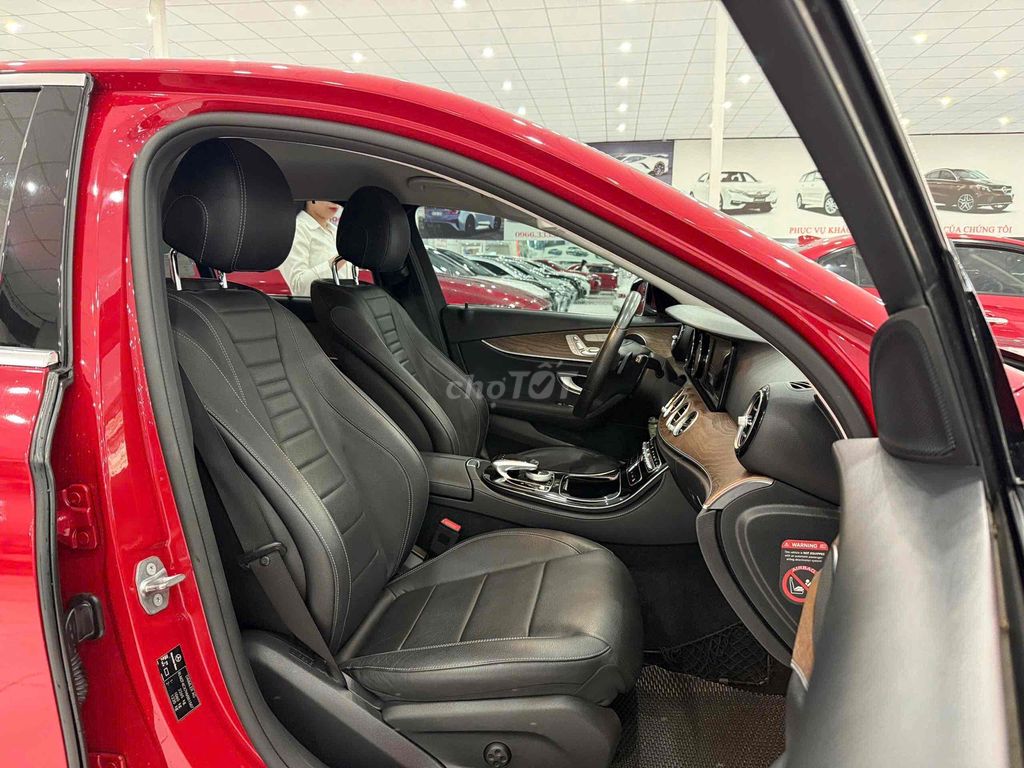 Mercedes Benz E Class 2017 E200. Mua bán Ô tô tại Thành phố Thủ Dầu Một Bình Dương được đăng bởi Phuong Tran hình 12