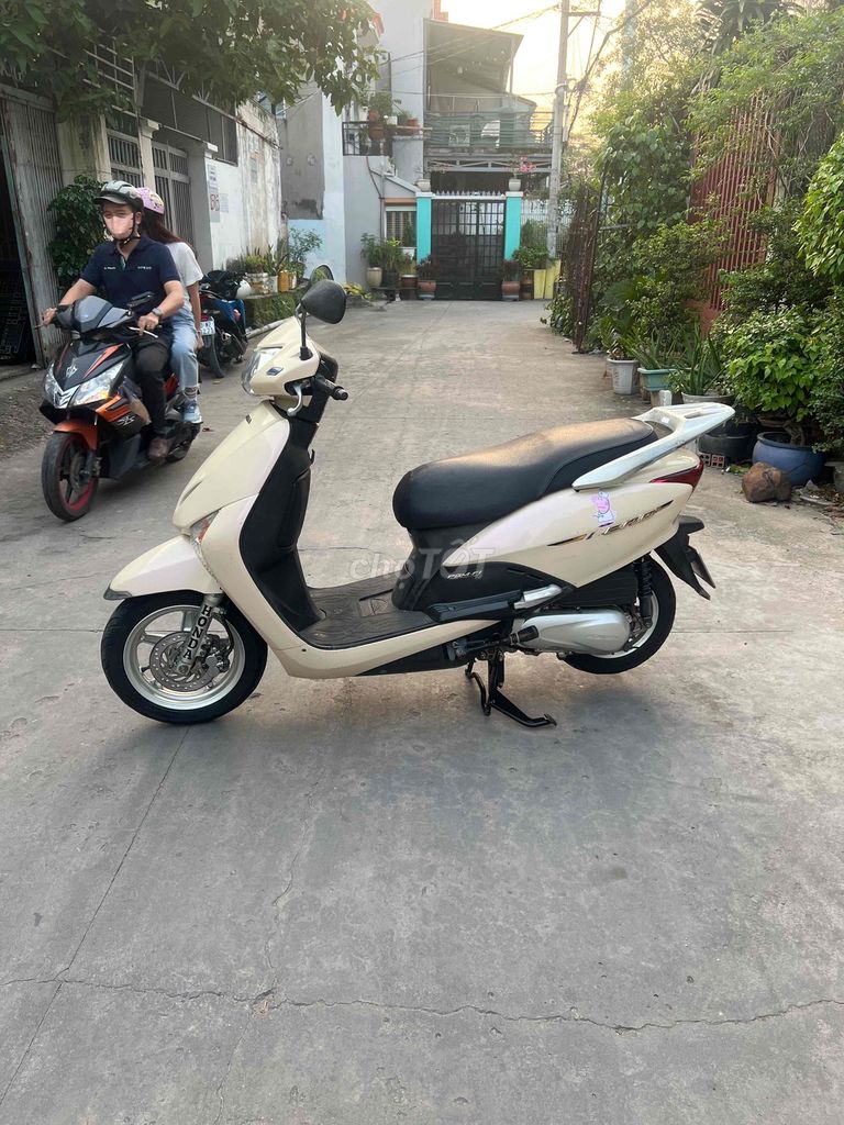 LEAD 2012 , FI , Xe Nguyên Zin, Lợi Xăng. Mua bán Xe máy tại Quận 12 Tp Hồ Chí Minh được đăng bởi VŨ hình 1